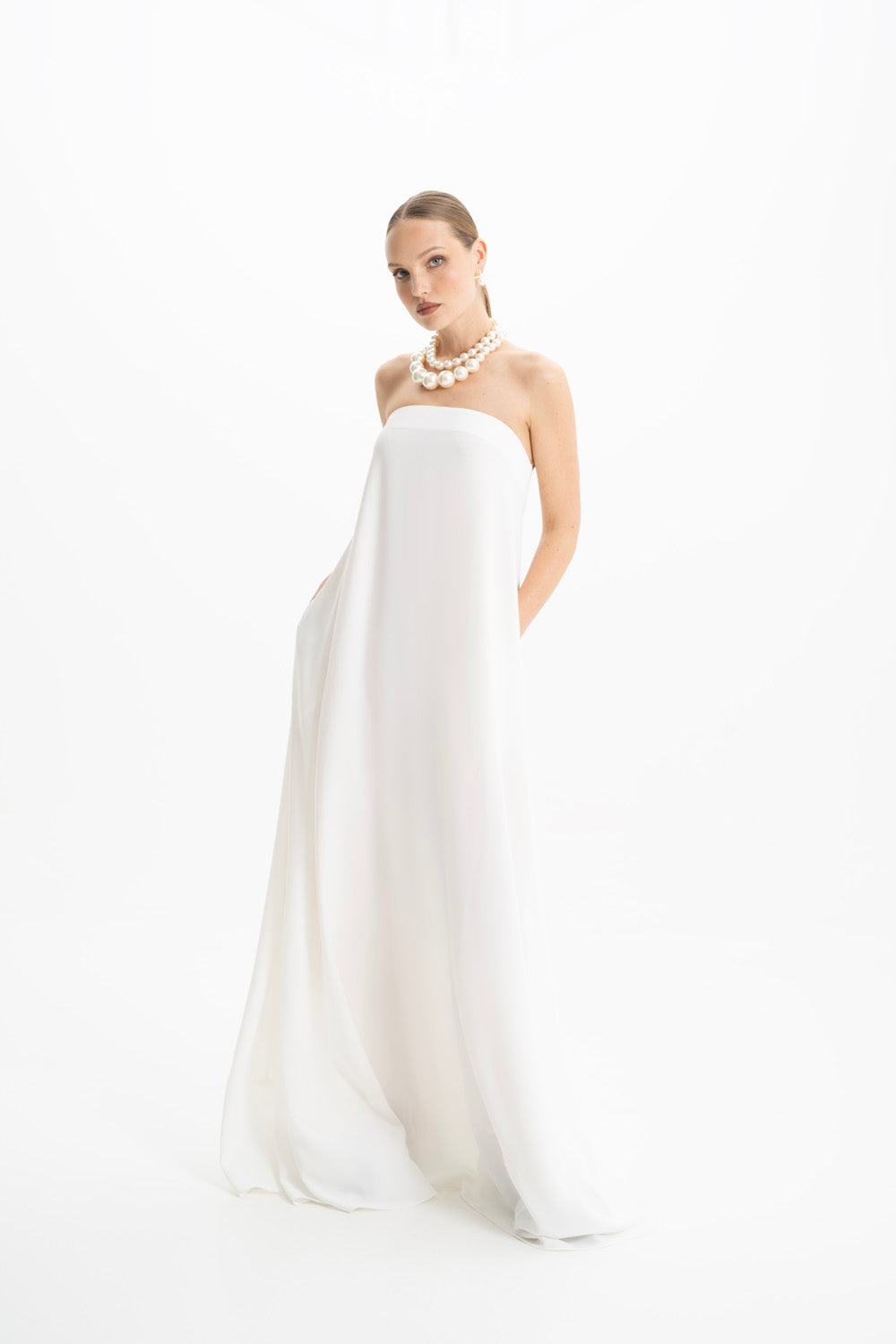 Amy Beyaz Straplez Maxi Elbise