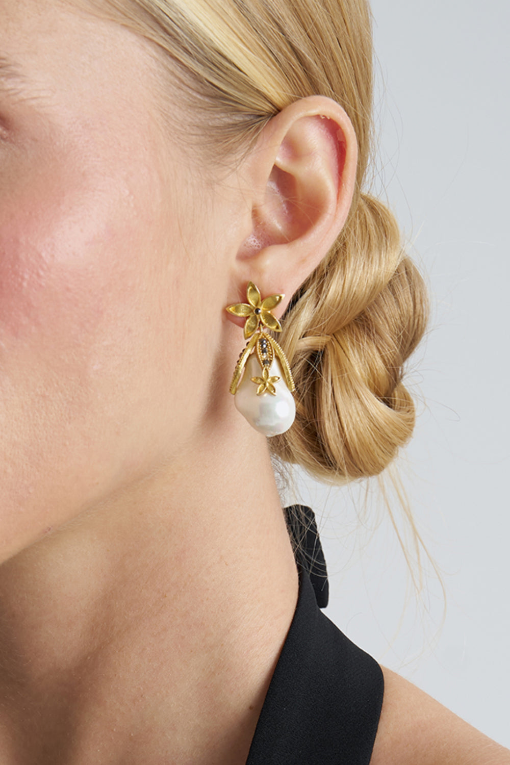 Flower Pearl Gold Earring